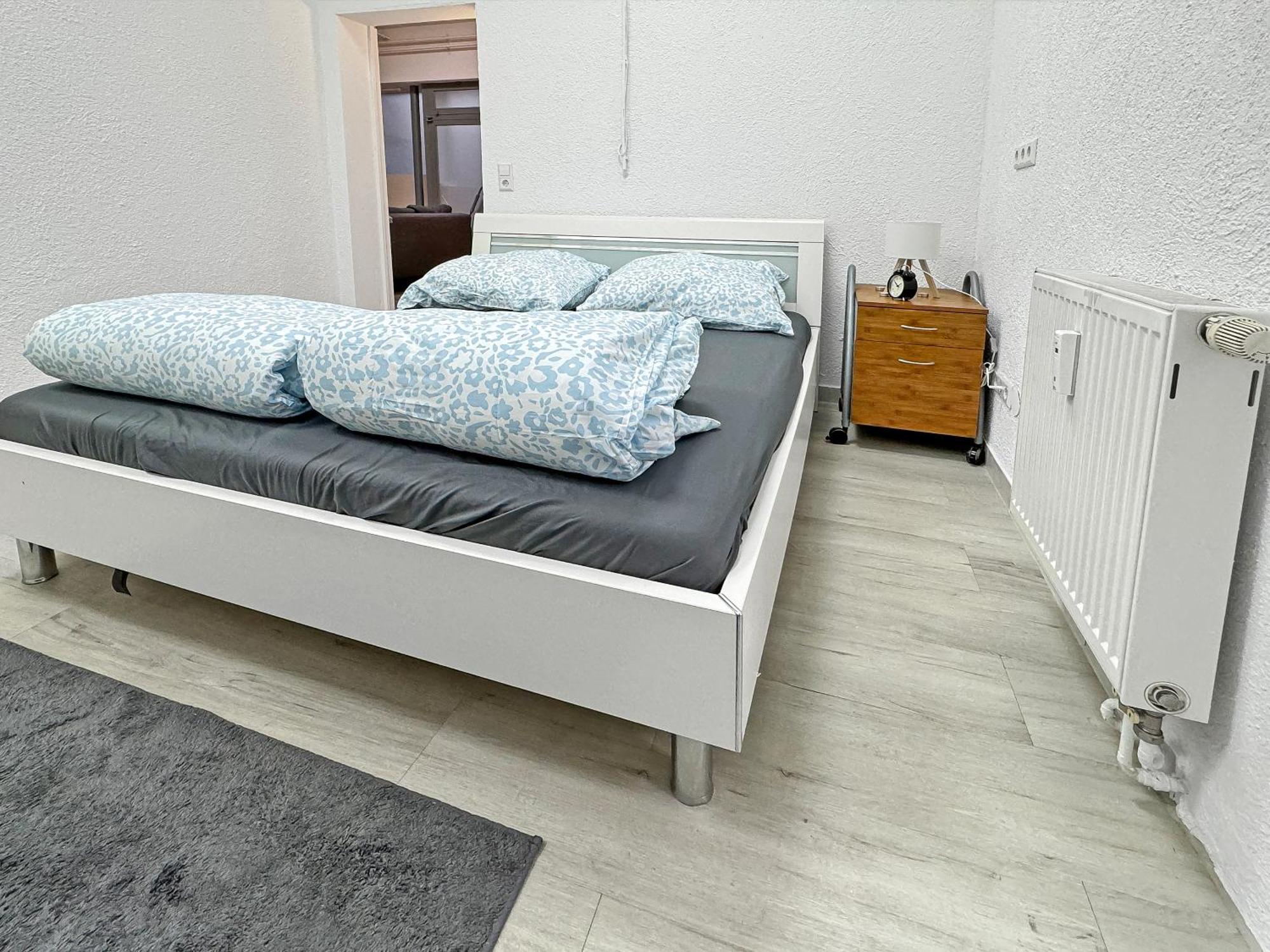 2 Zimmer Apartment Fuer 6 P, 15 Min Zum Flughafen Esslingen am Neckar Exteriör bild